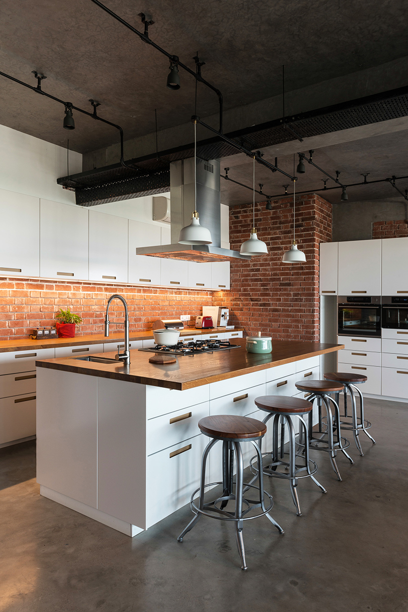 harsh boghani exposes raw materials and adds bold sculpture to apartment in india - 1