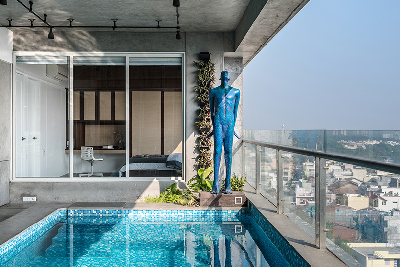 harsh boghani exposes raw materials and adds bold sculpture to apartment in india - 2