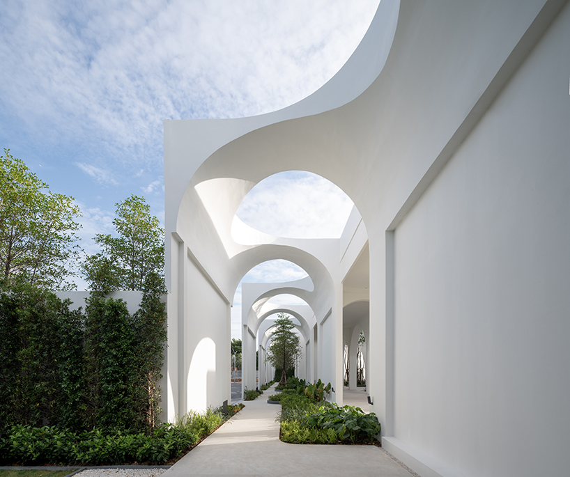 PHTAA forms elegant white arches for aube 'wedding avenue' in bangkok designboom