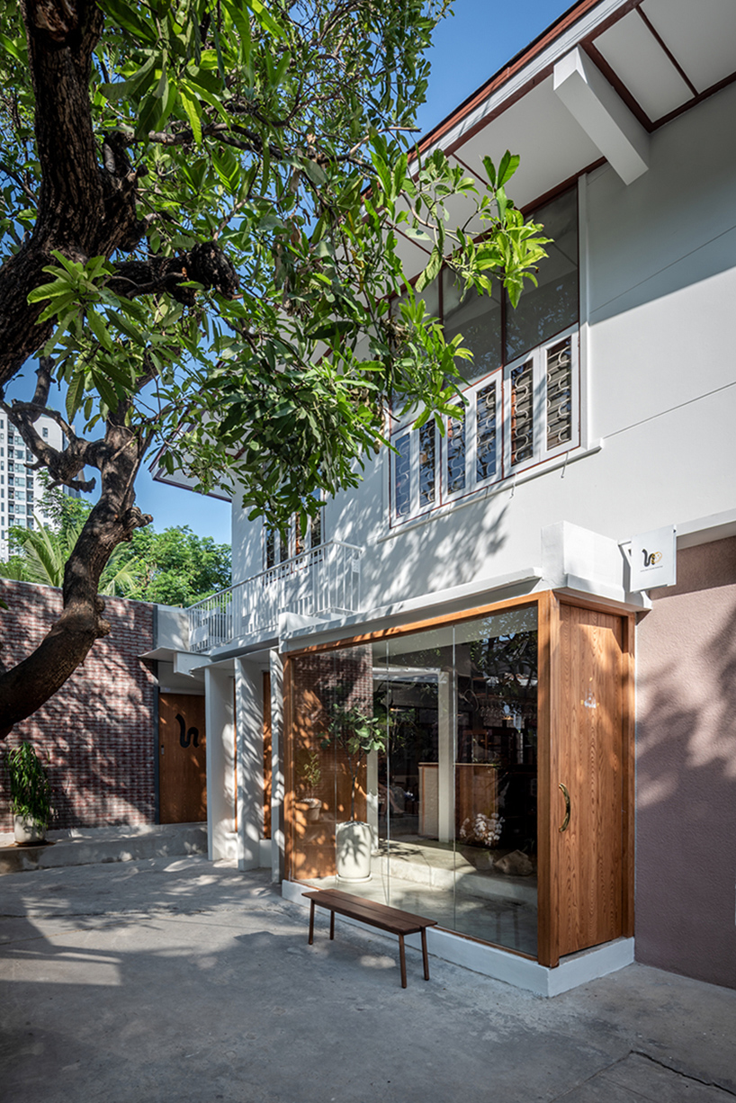 phtaa-h-dining-historic-home-restaurant-coffe-bar-bangkok-thailand-01-15-2019-designboom