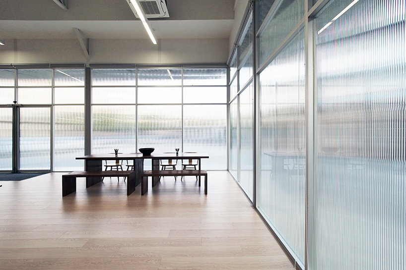 ASWA uses rippled glazing to convert a former warehouse into a new office in bangkok designboom