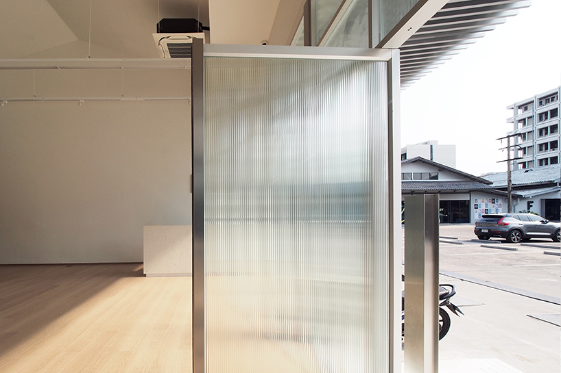 ASWA uses rippled glazing to convert a former warehouse into a new office in bangkok designboom