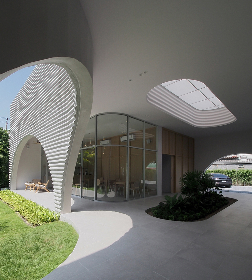 a new restaurant with a wavy precast facade that resembles a wave by aswa 10