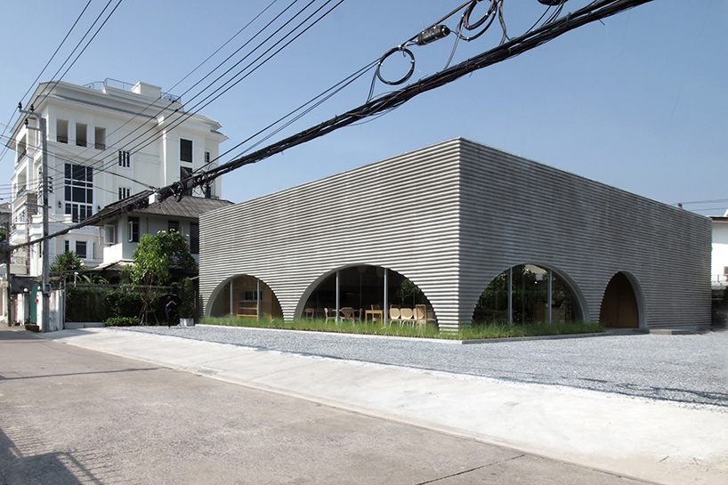 a new restaurant with a wavy precast facade that resembles a wave by aswa 2