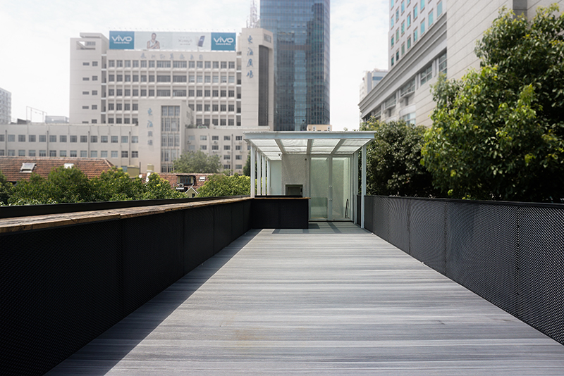 V10 designs the longest bar in shanghai on a secret rooftop