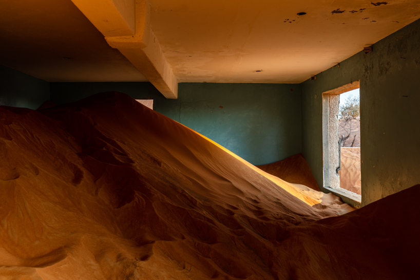james kerwin captures towns buried in sand for 'uninhabited' photo series designboom