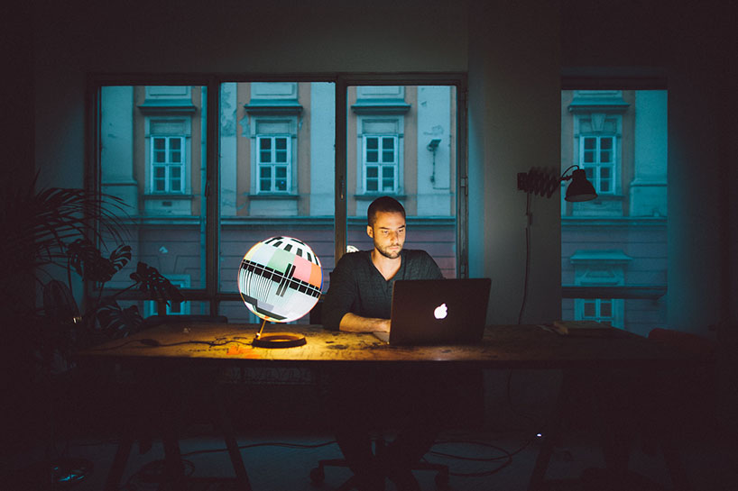 simon forgacs mono lamp designboom 