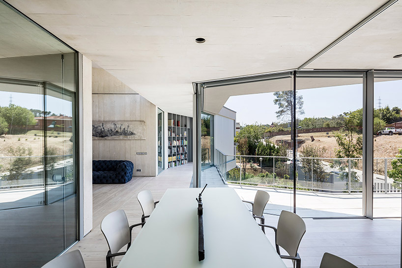 05 AM arquitectura house exhibition space designboom