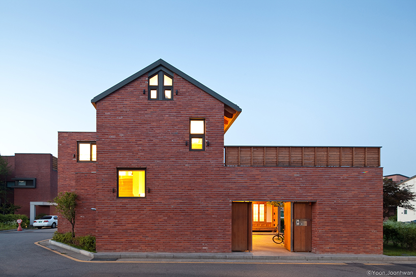 guga urban architecture marries a contemporary home with traditional korean 'hanok' - 5