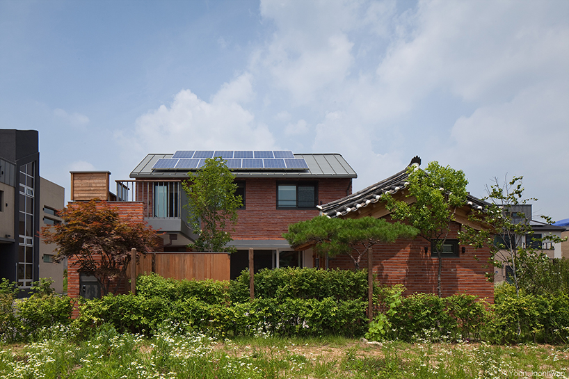 guga urban architecture marries a contemporary home with traditional korean 'hanok' - 4