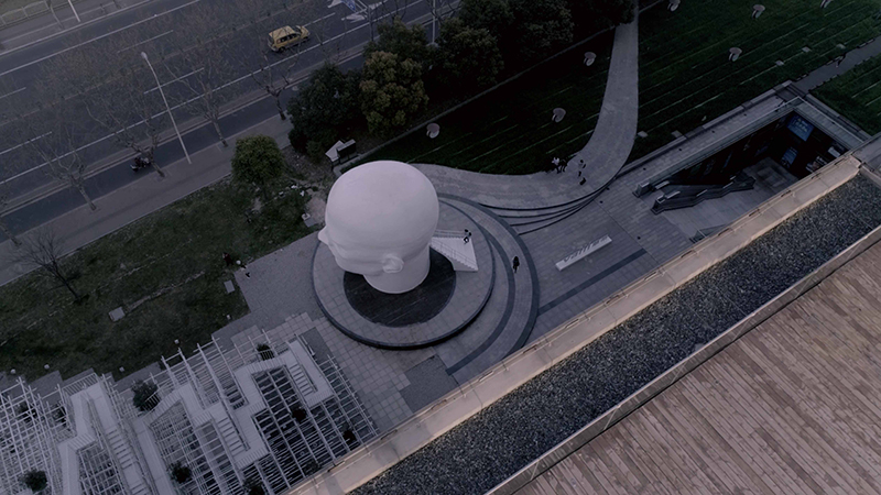 jody xiong clads interior of 12 meter-high head installation in thousands of prisms