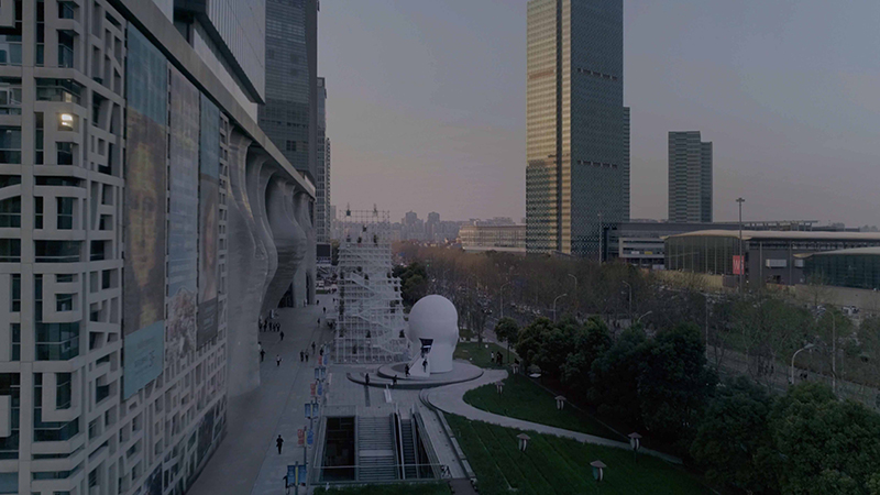 jody xiong clads interior of 12 meter-high head installation in thousands of prisms