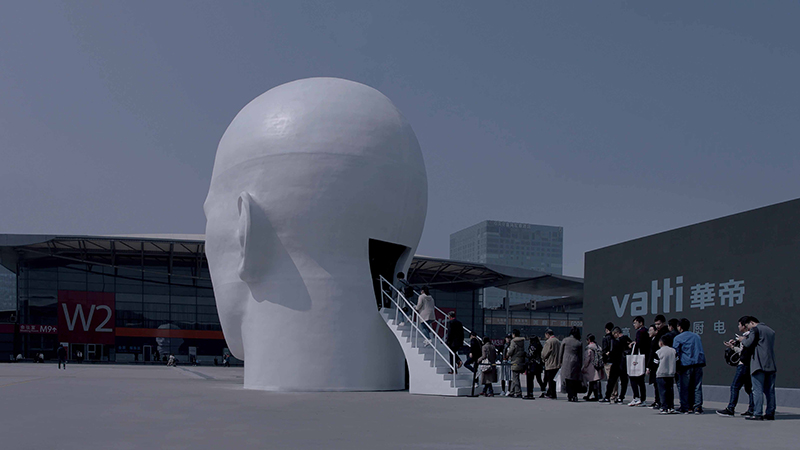 jody xiong clads interior of 12 meter-high head installation in thousands of prisms