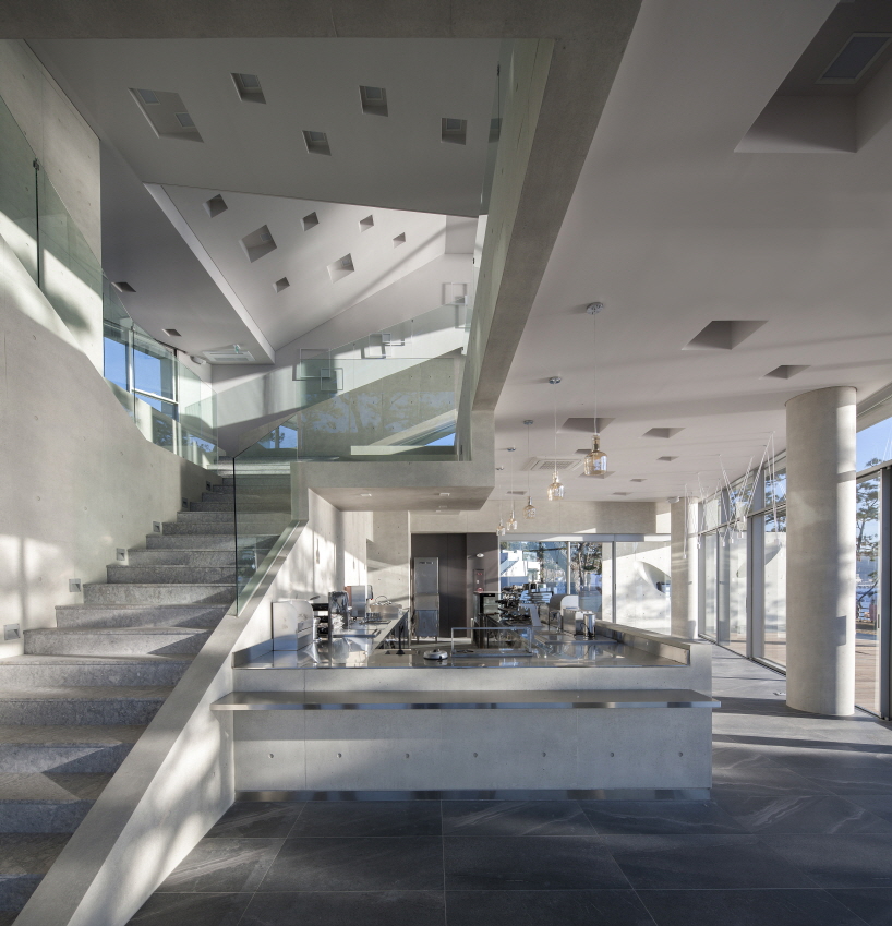 IDMM architects waveon café gijang korea designboom