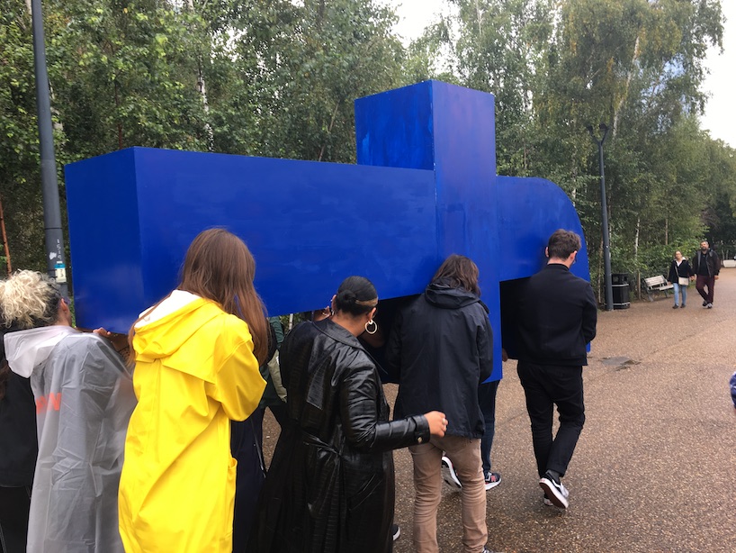 filipe vilas-boas carries the cross of social media around london's tate modern designboom