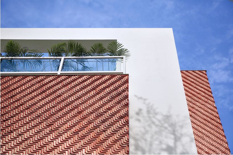 manoj-patel-design-studio-clay-tile-residence-india-06-10-2019-designboom