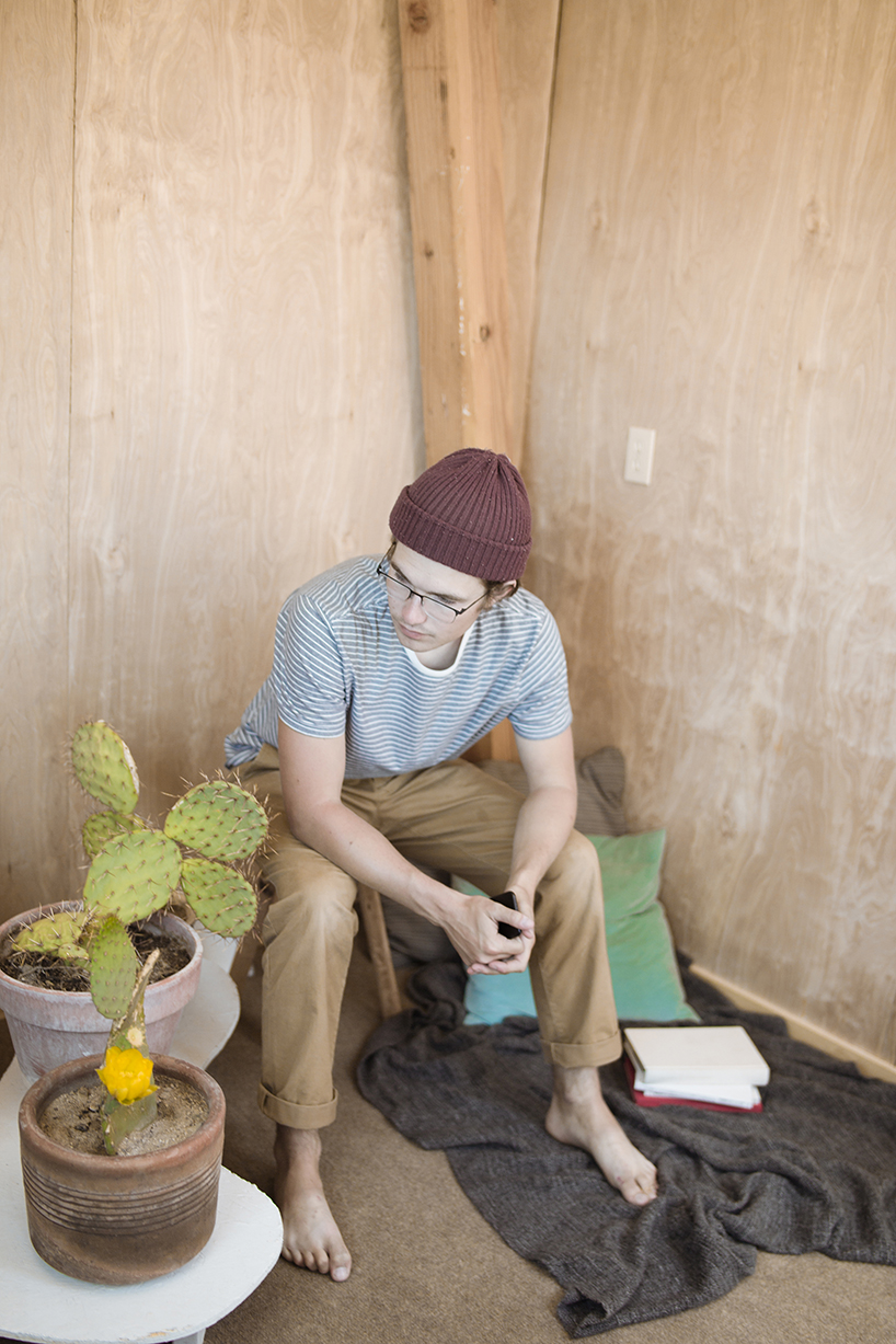 a forest of columns suspends the kerplunk house over the californian desert, by i stiffen thee