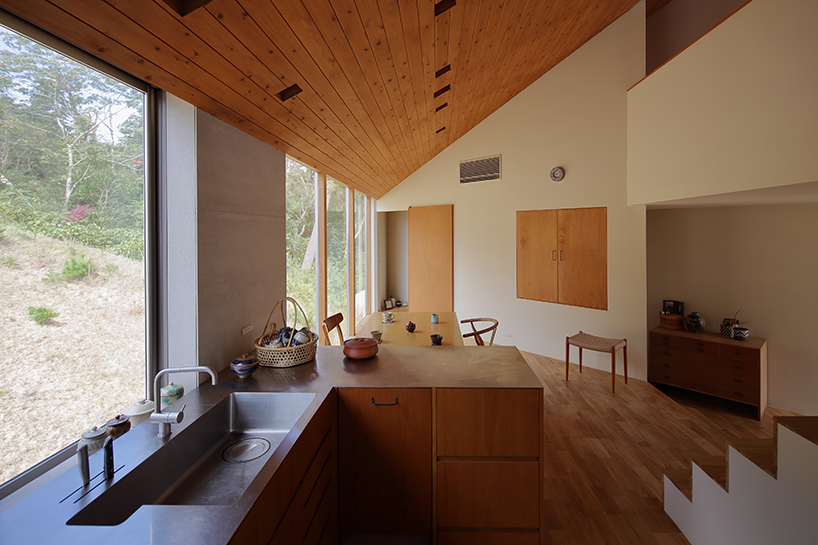fujiwaramuro architects' triangular house in kobe sits atop hilly japanese terrain - 6