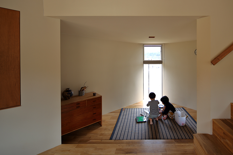 fujiwaramuro architects' triangular house in kobe sits atop hilly japanese terrain - 8