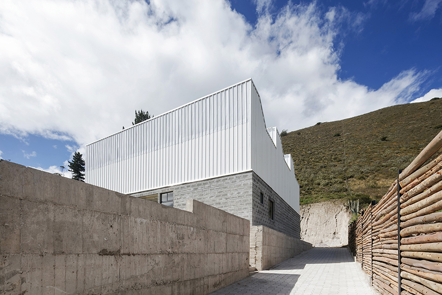 mikhuna trade's lab in south america is heated and lit by sun, designed by TEC taller EC - 2