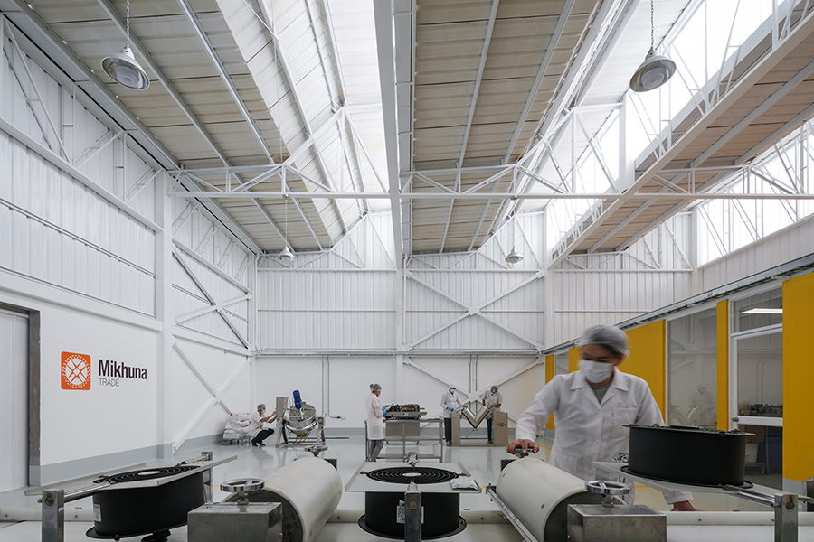 mikhuna trade's lab in south america is heated and lit by sun, designed by TEC taller EC - 9