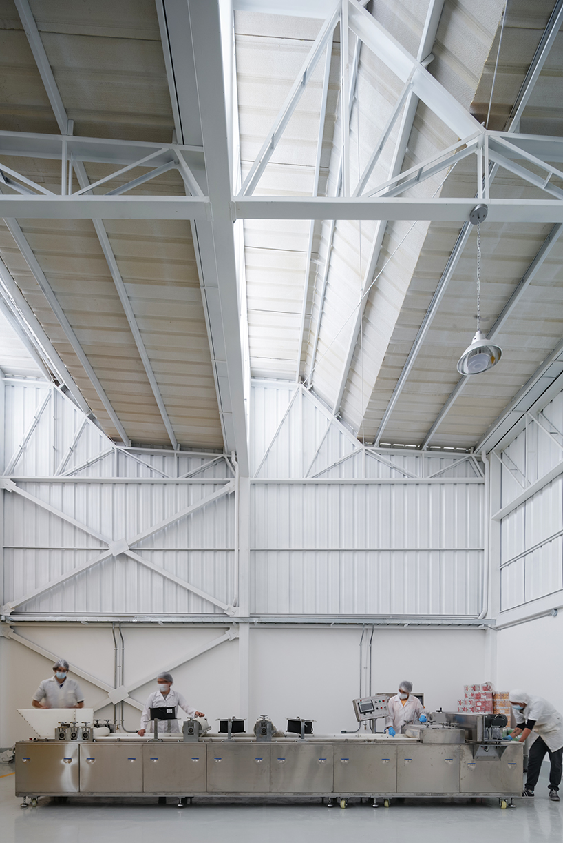 mikhuna trade's lab in south america is heated and lit by sun, designed by TEC taller EC - 10