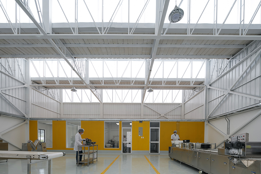 mikhuna trade's lab in south america is heated and lit by sun, designed by TEC taller EC - 11