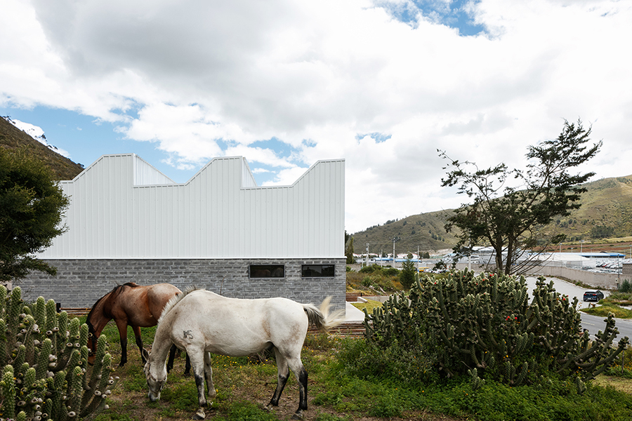 mikhuna trade's lab in south america is heated and lit by sun, designed by TEC taller EC - 3