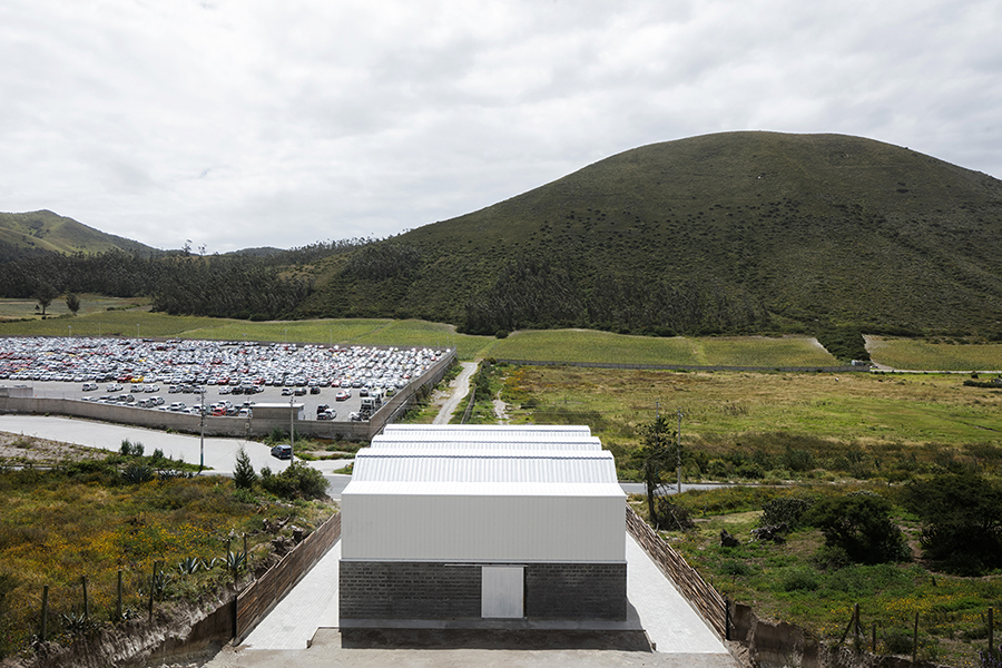 mikhuna trade's lab in south america is heated and lit by sun, designed by TEC taller EC - 6