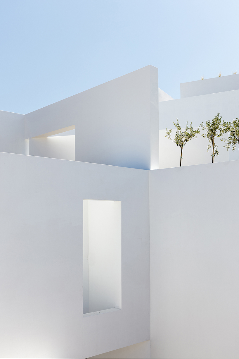 kapsimalis-architects-summer-villa-santorini-greece-08-19-2019-designboom