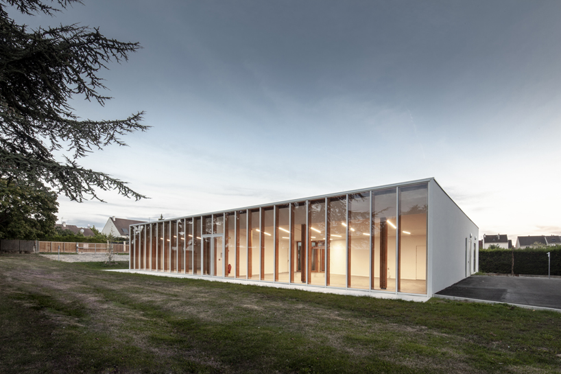 NZI architectes applies glazed façades to bring light into leisure center in france
