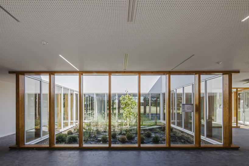 NZI architectes applies glazed façades to bring light into leisure center in france