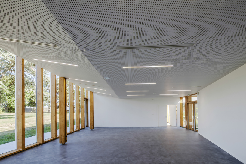 NZI architectes applies glazed façades to bring light into leisure center in france