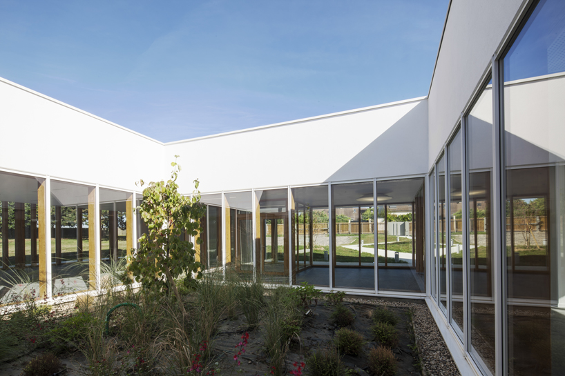 NZI architectes applies glazed façades to bring light into leisure center in france