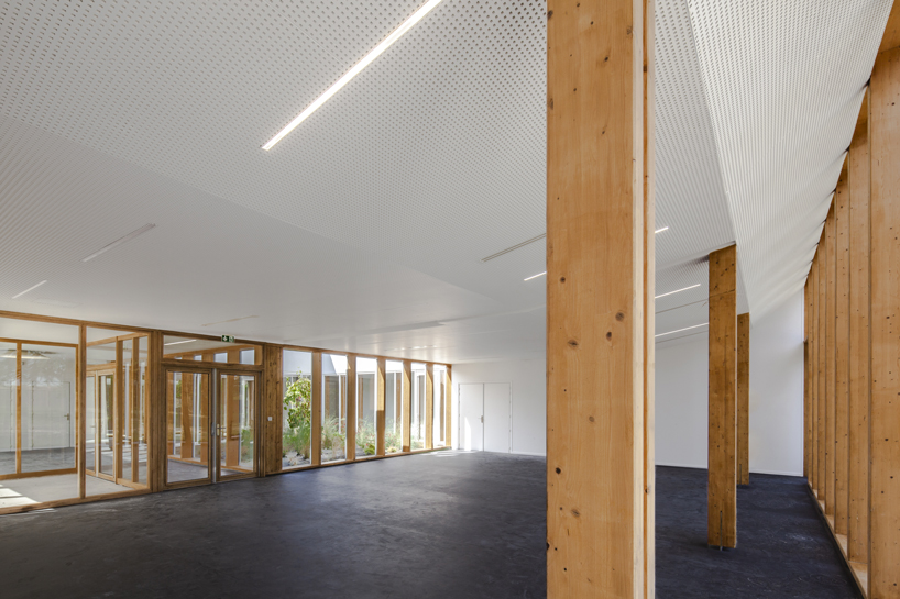 NZI architectes applies glazed façades to bring light into leisure center in france