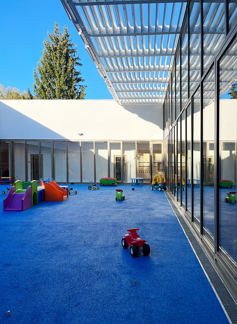 stone sloping roof inserts nursery school to the parisian landscape