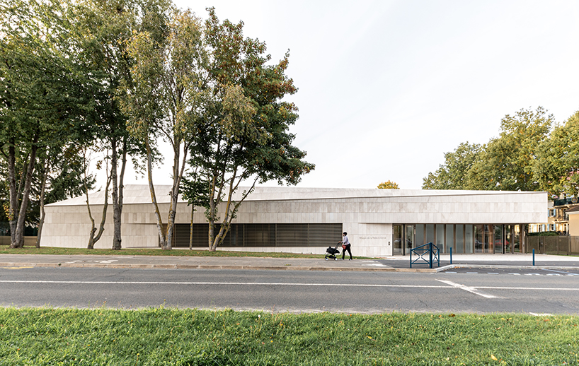 stone sloping roof inserts nursery school to the parisian landscape