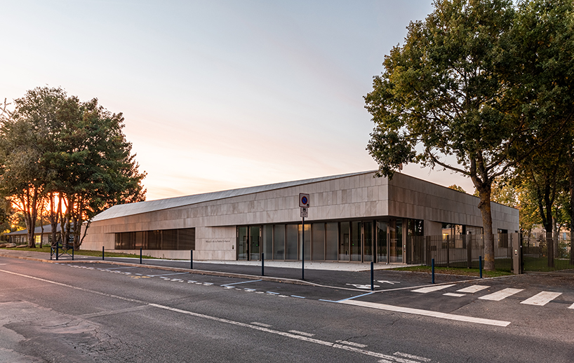 stone sloping roof inserts nursery school to the parisian landscape