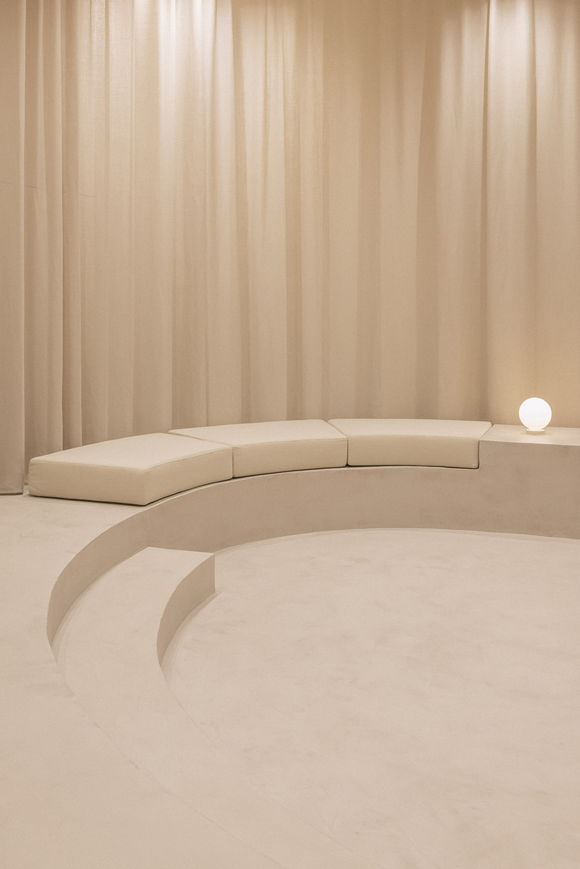 a showroom in valencia created to welcome spring 12