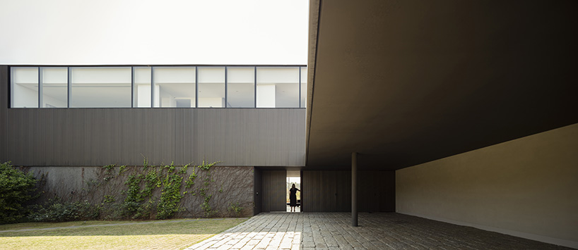 studio arthur casas composes JY house with two separate volumes in são paulo - 6