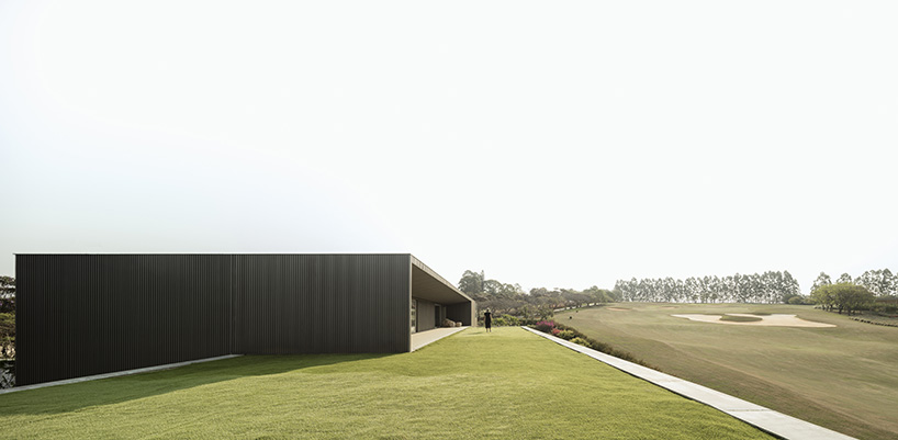 studio arthur casas composes JY house with two separate volumes in são paulo - 1