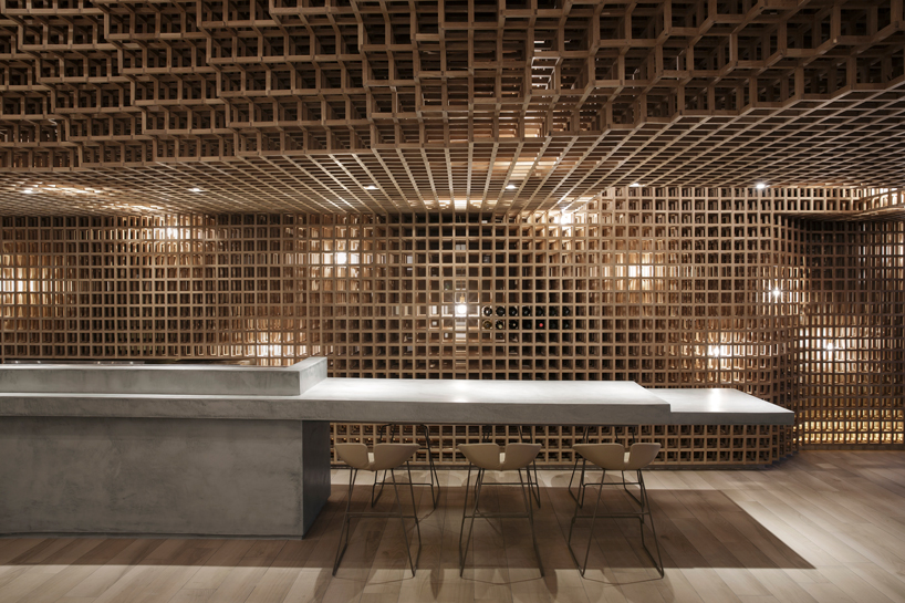 studio arthur casas installs detailed woodwork piece within kosushi restaurant in miami