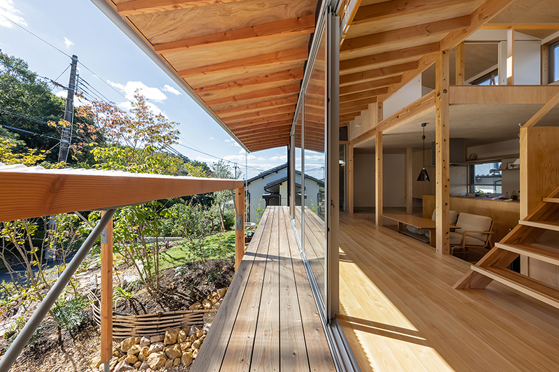 nLDK architects' engawa house blends cues from traditional japanese architecture