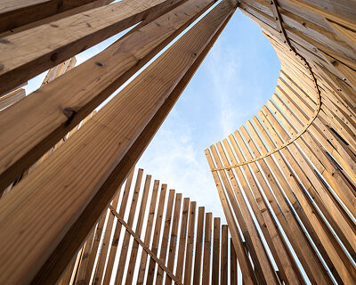 ‘between waves’ is a wooden installation that brings a vibrant spatial experience to taiwanese nature