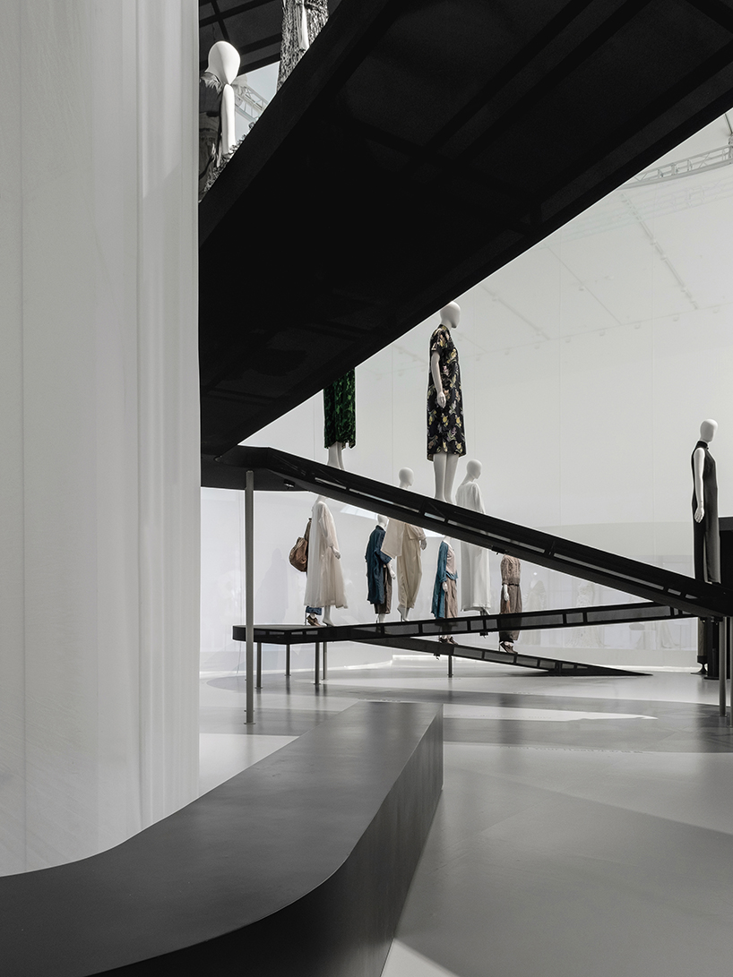 spatial design of the exhibition fashioned from nature co curated by va and design society 12