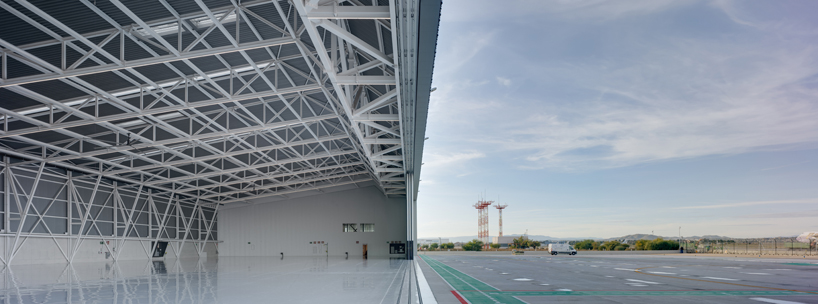 ERRE completes new private terminal at valencia airport wrapped in a metallic envelope