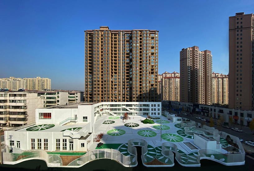 unarchitecte builds an artificial hillock into the lingbao children’s center in china designboom