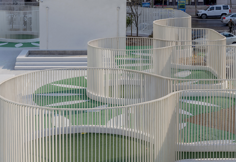 unarchitecte builds an artificial hillock into the lingbao children’s center in china designboom