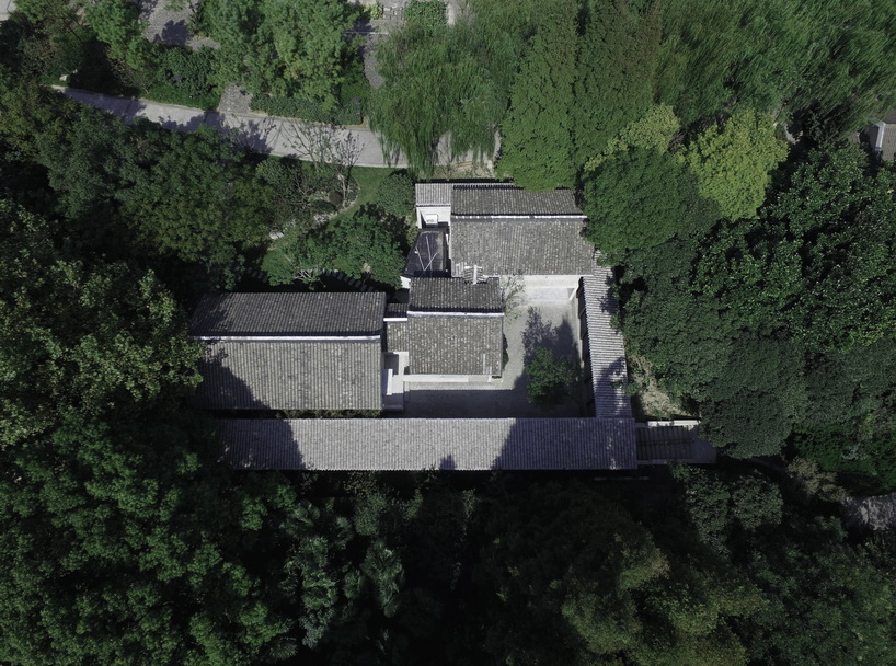 zigzagging verandas enclose courtyard of atelier archmixing's memorial in shanghai