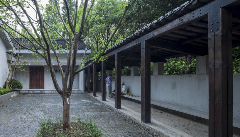 zigzagging verandas enclose courtyard of atelier archmixing's memorial in shanghai
